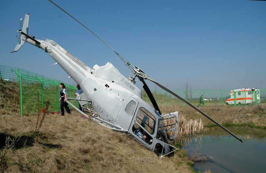 Hubschrauber abgestuerzt in Grafschaft P06.JPG